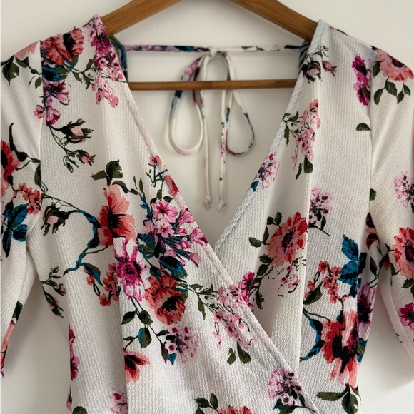 Floral Romper Women’s V-Neck Short Sleeve Boho Summer Romper Size XS/S - Picture 4 of 13